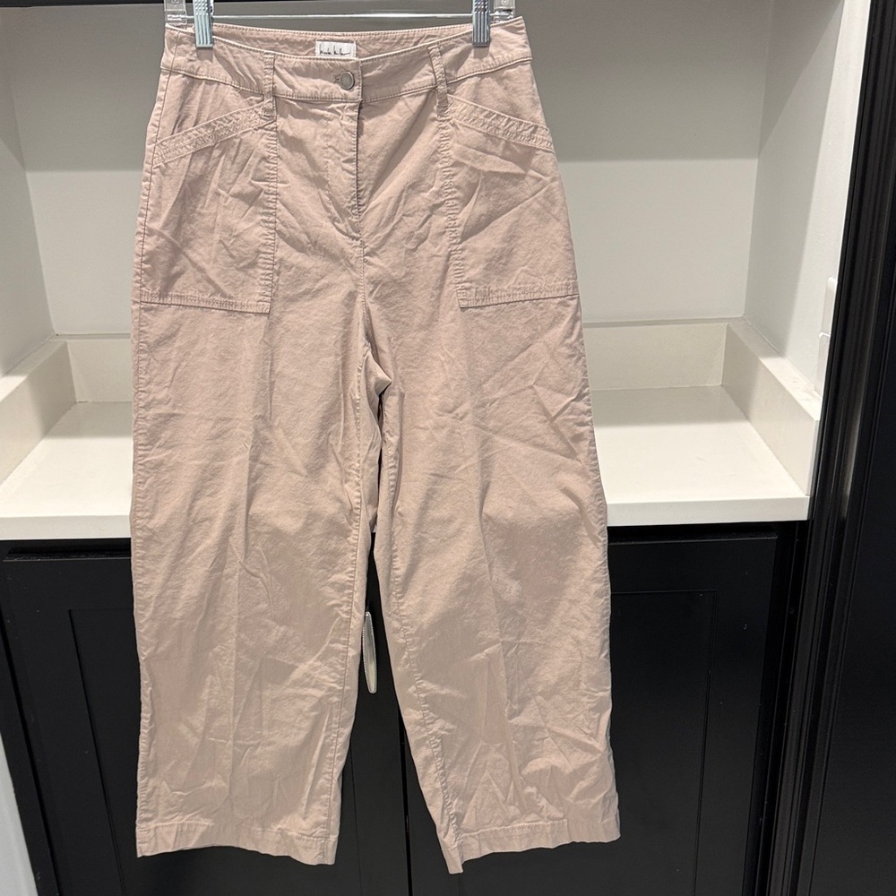 Nicole Miller Tan Wide Leg Cropped Pants. Size 8